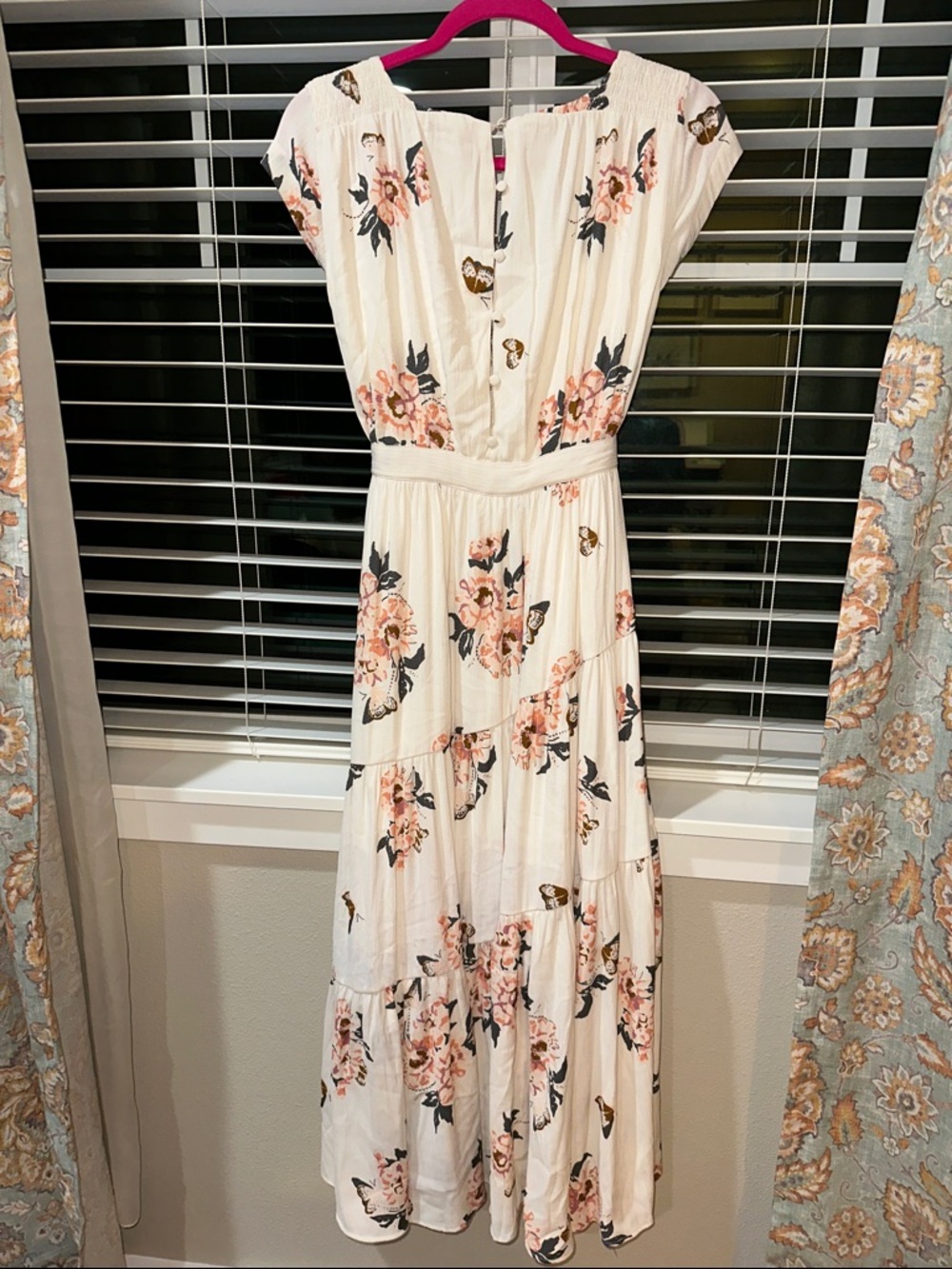 Floral V-Neck Cream Maxi Dress with Tie Waist - Picture 4 of 6